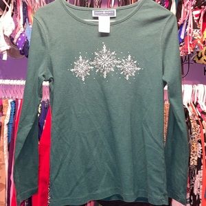 Karen Scott Petites long sleeve green shirt with fancy design winter snow flakes